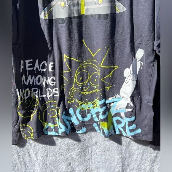 Official Rick & Morty long sleeve T-Shirt with space saucer on it Size L - Picture 2 of 9